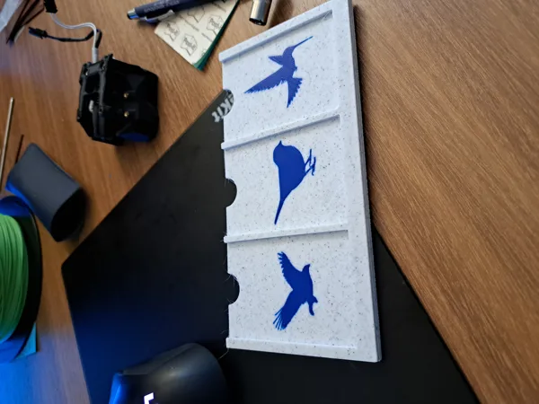 Wingspan tray lid with proper multimaterial support