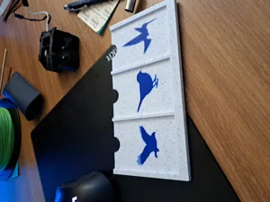 Wingspan tray lid with proper multimaterial support