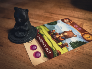 Welcome to Everdell - bear figurine