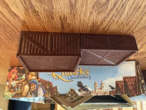 Quacks box, flat and taller