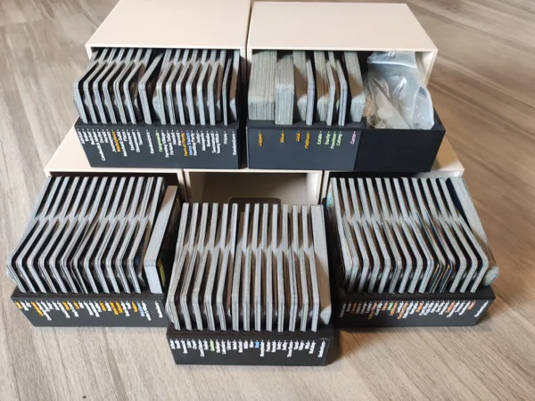 Ultra Compact Dominion Card Box (Prosperity 1E)