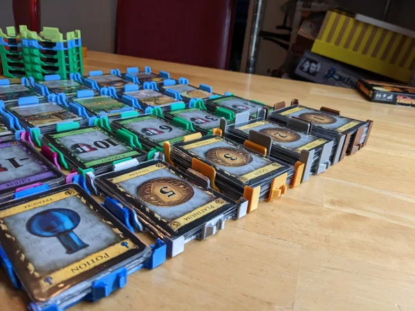 Center Locking Dominion Sleeved Card Holders
