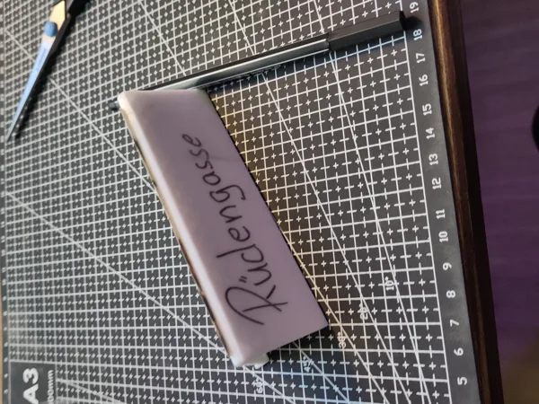 Just one - simple card holder [erasable / löschbar]