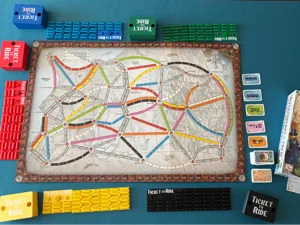 Cajas para almacenar trenes de "Ticket to Ride"