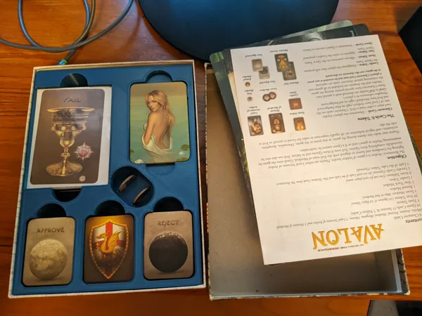 The Resistance: Avalon Board Game Insert (Fits Magic: the Gathering card sleeves)