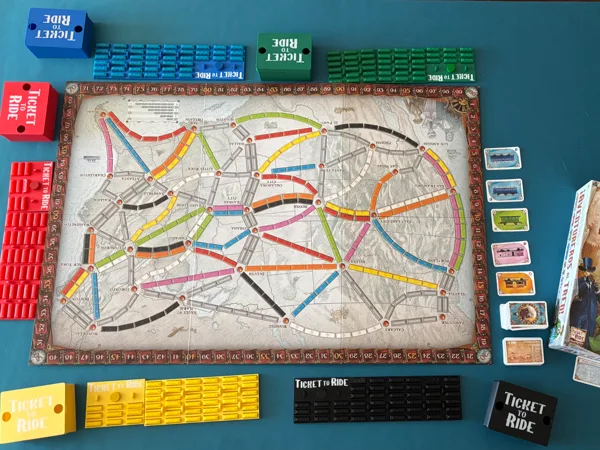 Cajas para almacenar trenes de "Ticket to Ride"