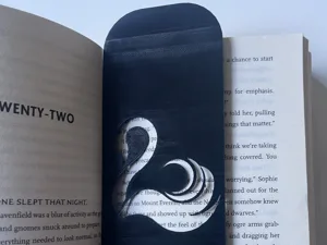 Black Swan Bookmark - Keeper Of The Lost Cities