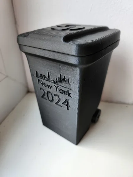 New York City wheelie bin 2024! The innovation of the 21st century.