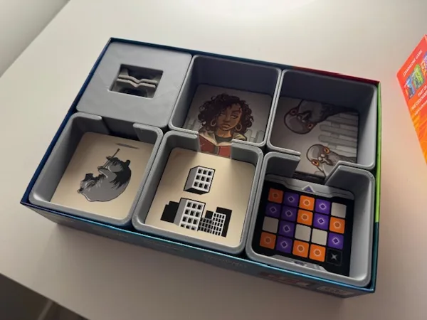 Insert for Codenames Pictures (2025)
