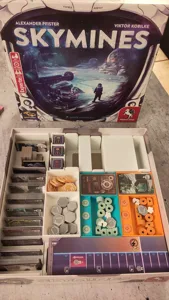 Insert / organizer for Skymines
