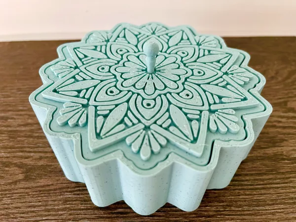 Mandala Box lid with little Knob