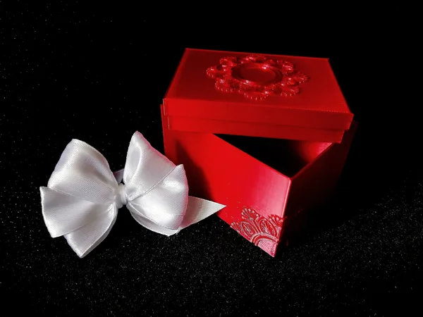 Krabička s reliéfem mandaly (Gift box with mandala relief)