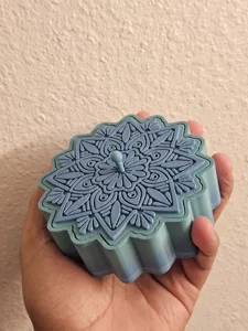 Mandala Box with reinforced knob on the lid