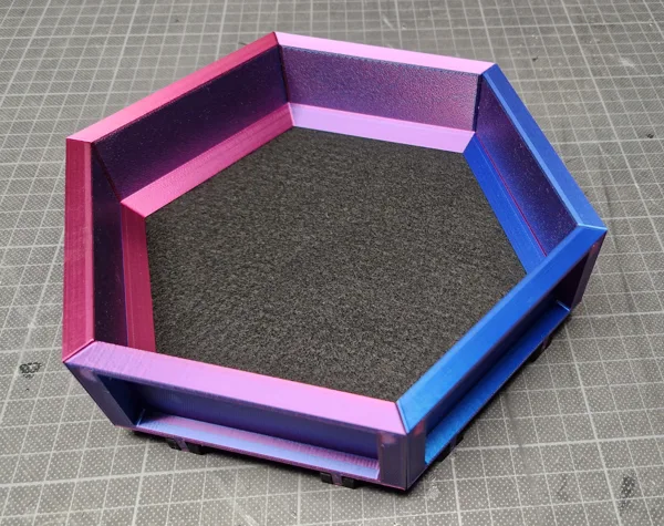 Foldable hexagon dice tray