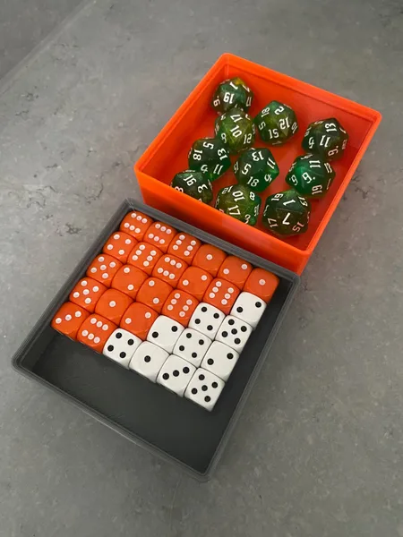 Gridfinity Dice tray 2x2 - 12mm & D20 Dice