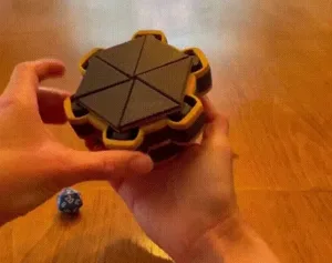 Mechanical Spinning Top Dice Box
