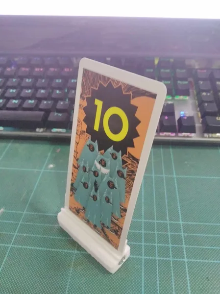 Wind-Proof Playing Card Holder for Coyote