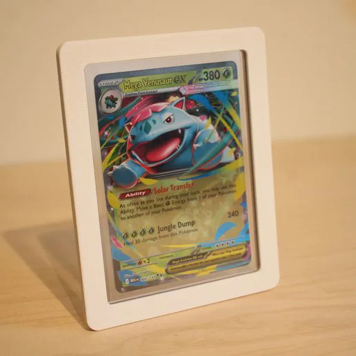 Single Card Display Stand for Toploaders – 3D Printed TCG Showcase (Pokémon, MTG, Sports Cards)