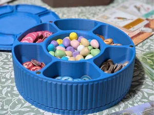 Spinning Board Game Token Storage with Lid