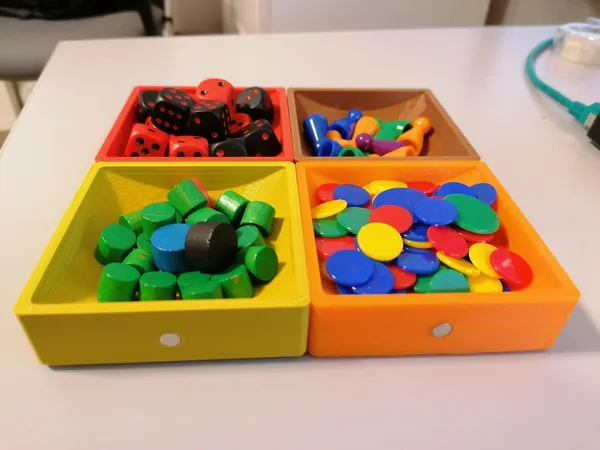 Stackable Token Tray – with Magnet Connection