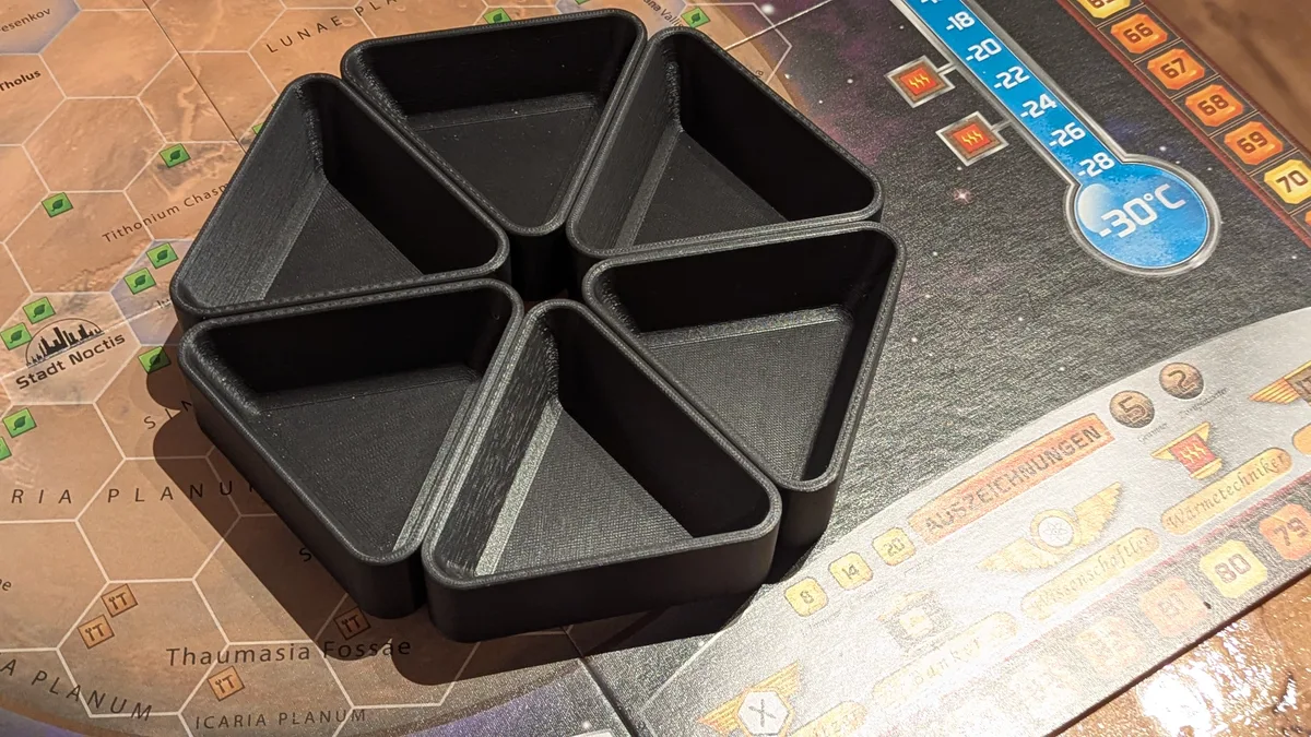 Triangular magnetic token tray