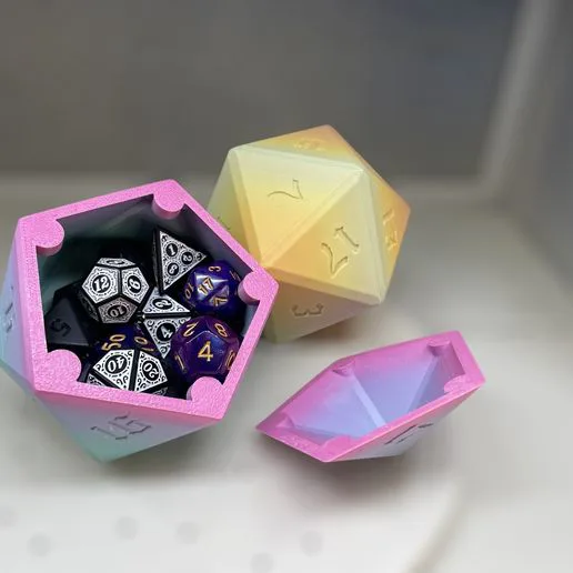Dice-shaped with magnetic lid for small items
