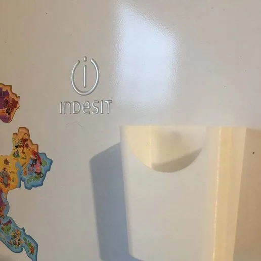 Magnetic storage box