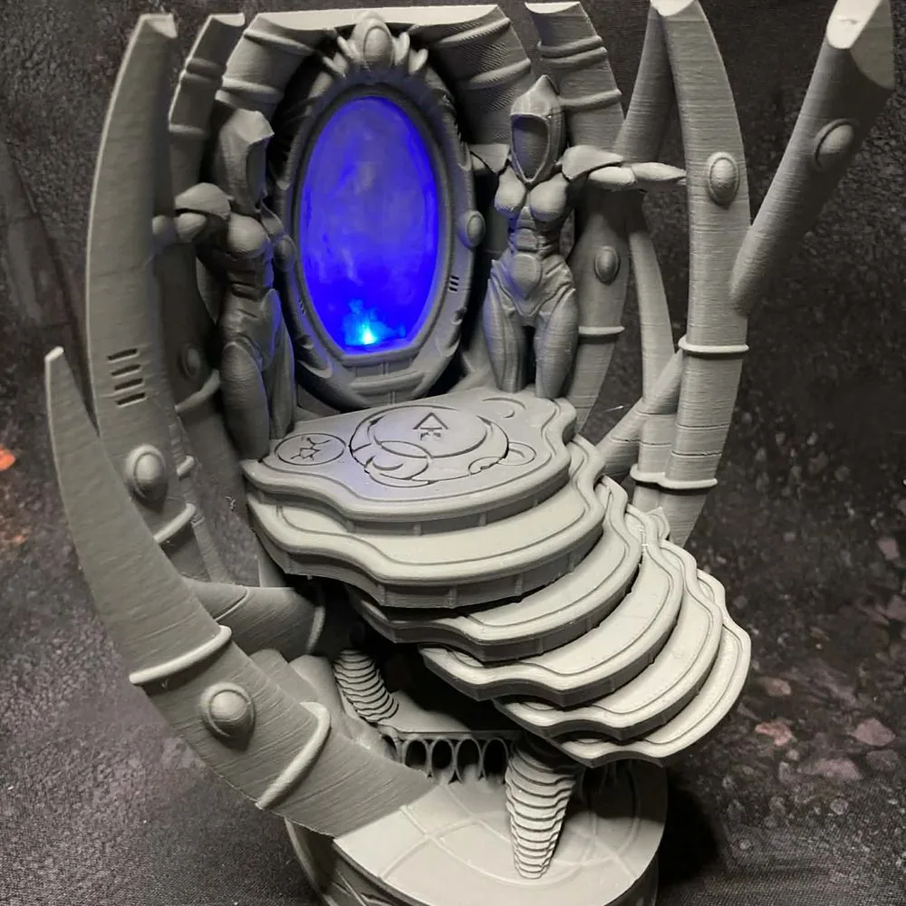 Elder Web Hero Display Plinth with 28.5 and 32mm base insert. LED compatible.