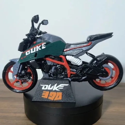 duke 390 miniature with display base
