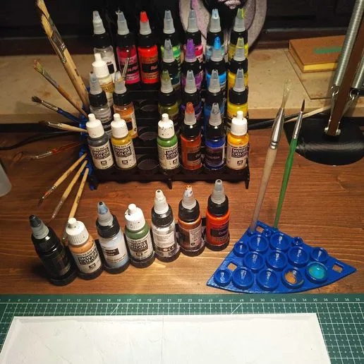 Paints, brush holder / Paints, brush holder with color palette