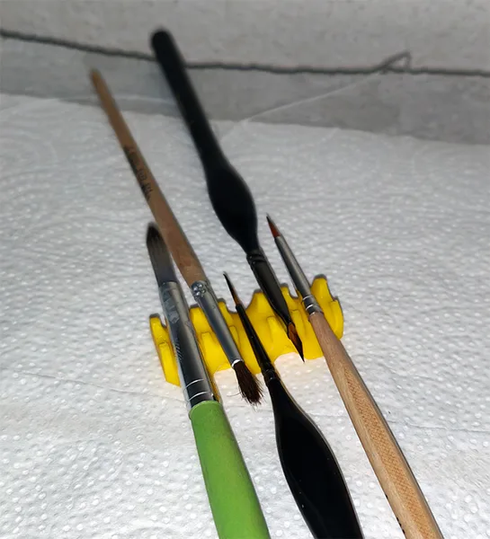Handy Brush Holder