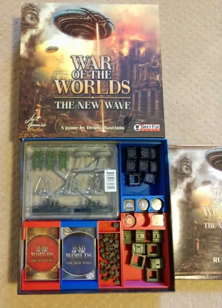 War of the Worlds: The New Wave game plus expansion insert and organizer