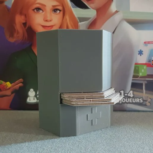 Dice Hospital tiles dispenser with cover