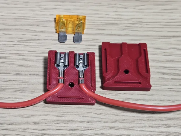 Short inline automotive blade fuse holder