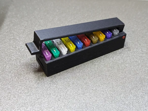 Blade Fuse Holder with snap lid