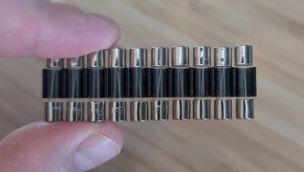 Fuse holder - 20mm fuses