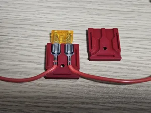 Short inline automotive blade fuse holder