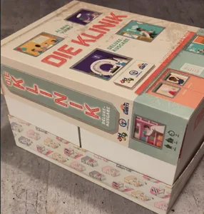 Updated for the 7. Expansion: Insert for Clinic Deluxe Edition (Die Klinik) with all (!) current expansions