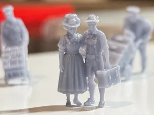 H0 Black forest couple waiting on a train.