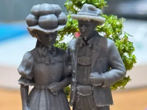 H0 Black forest couple in traditional clothing.