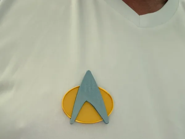 magnetic Star Trek Starfleet insignia communicator