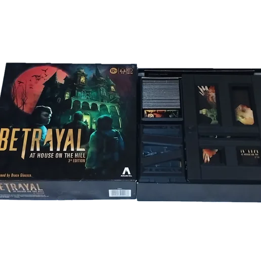 Betrayal at House on the Hill 3rd edition Box Insert