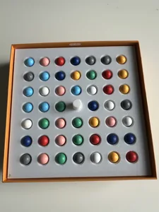 Ball organizer for the game "Mandamina"