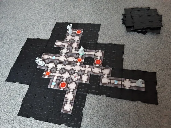 KARAK - tiles grid