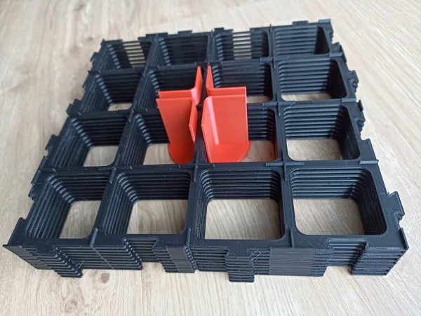 Holder for Karak/Carcassone tiles grid