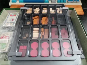 Retainer clips for DVG deep dish counter trays