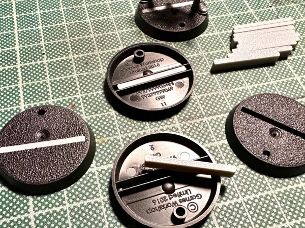 32 mm blood bowl base hole fill ( Games Worshop )