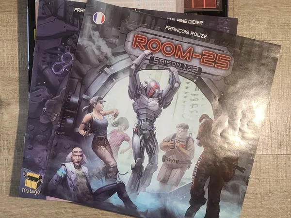 ROOM 25 Season 1 & 2 + Escape Room + Goodies