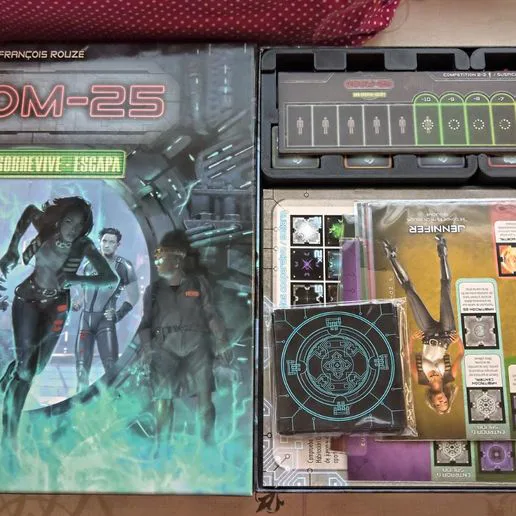 Room 25: Run Survive Escape game insert
