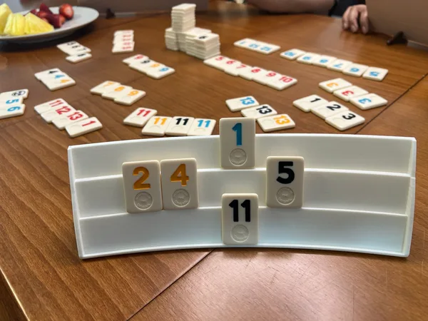 RummiCurve – Elegant Rummikub Tile Stand